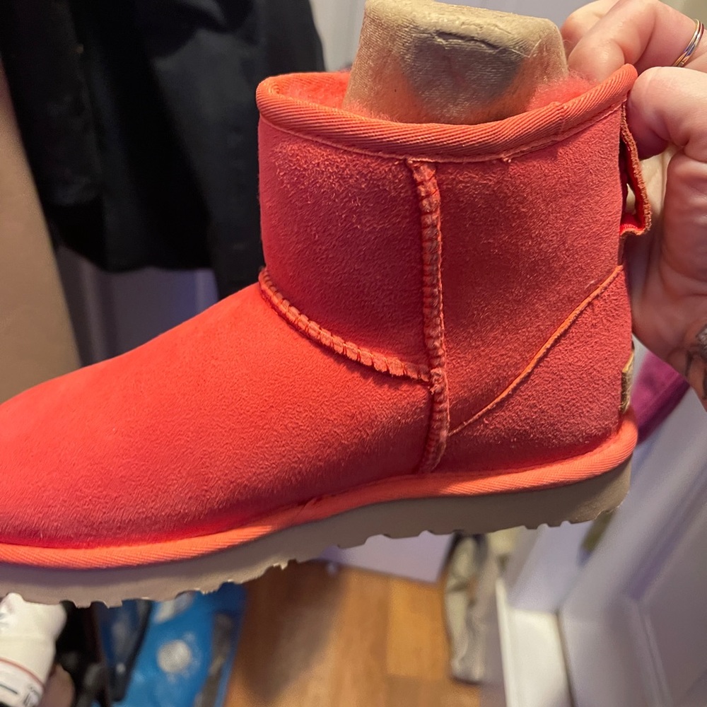 Girls size 5 pink UGGs brand new
